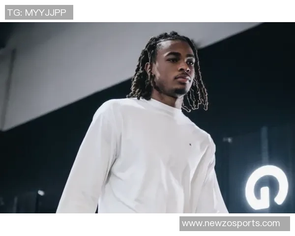 克洛尼首节火力全开四记三分狂砍13分1板1断展现神准外线能力